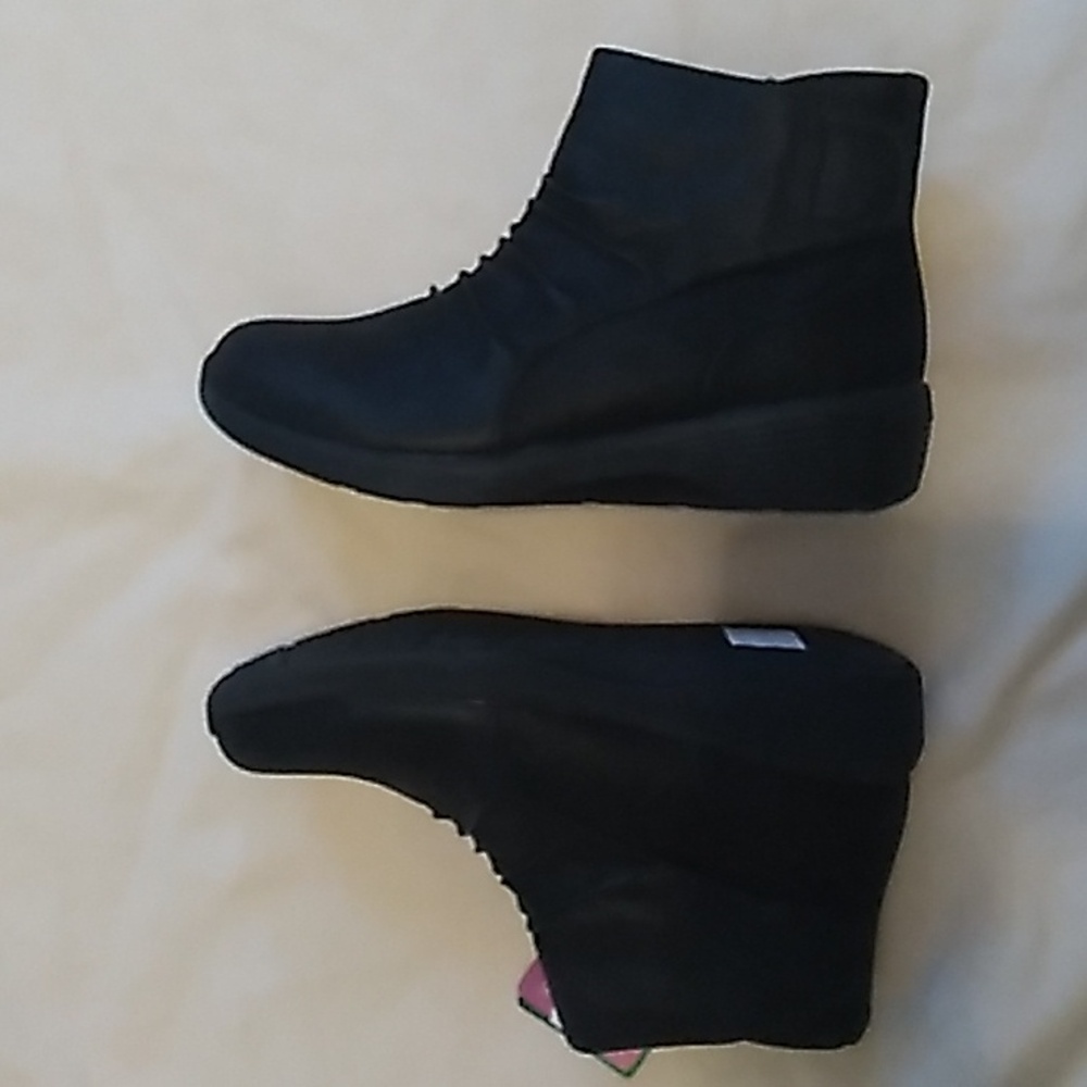 ❤️👟⭐NWT Women's Sketchers black scotchguard bootie or shoe size 6❤️👟⭐ - Picture 4 of 10